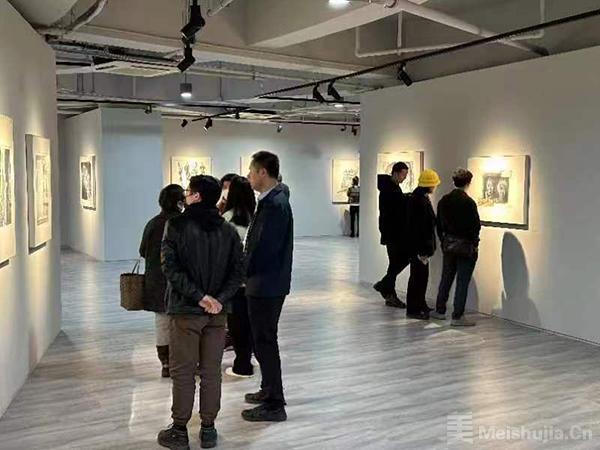 杨锋版画个展《杨锋很有趣》在上海虹桥当代艺术馆启幕